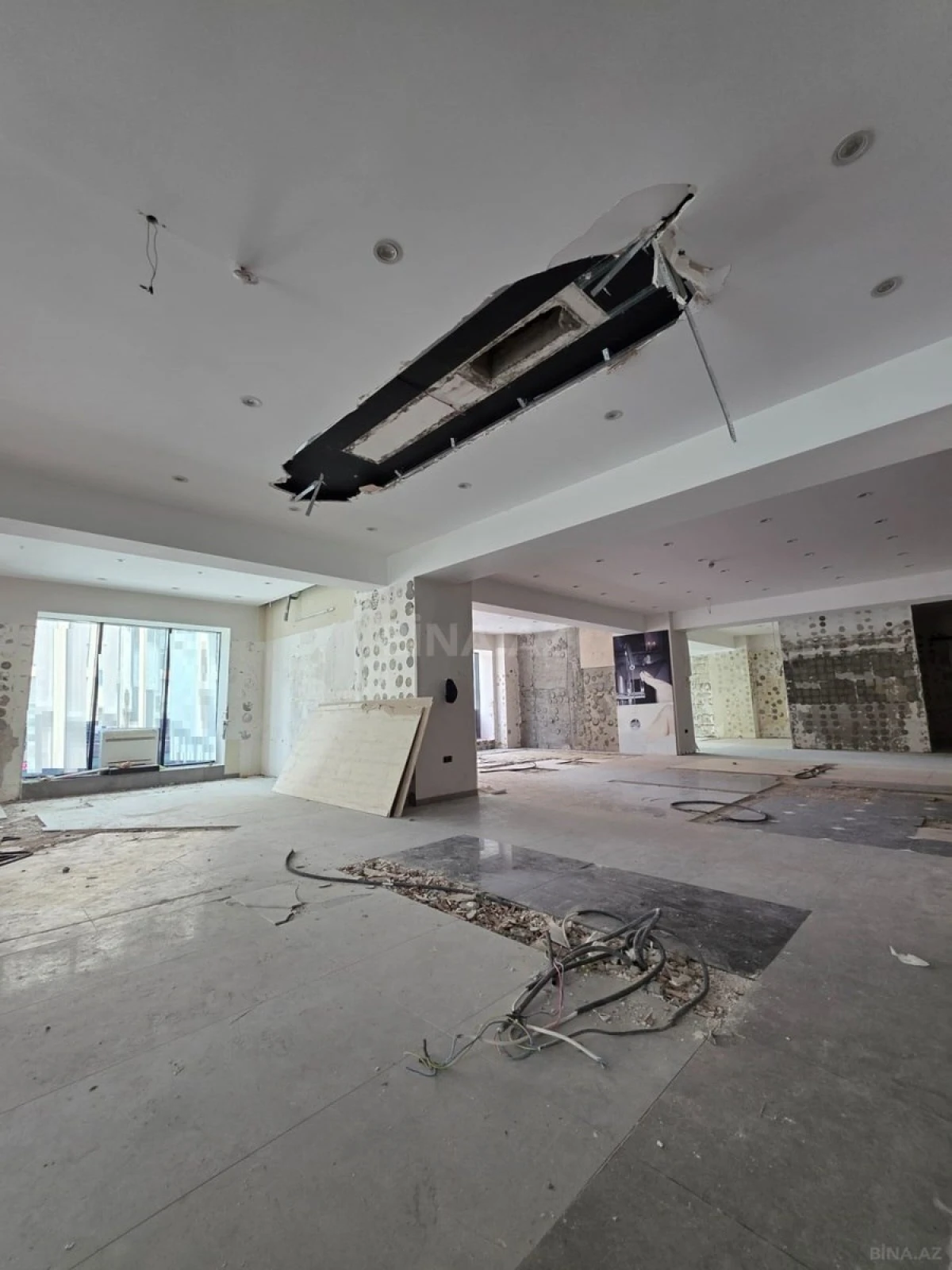 Satılır obyekt 650 m²