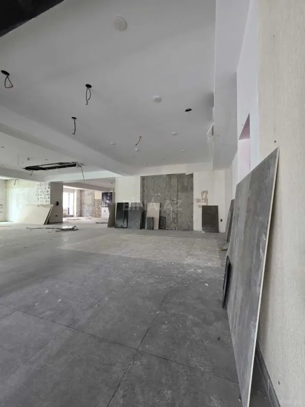 Satılır obyekt 650 m²