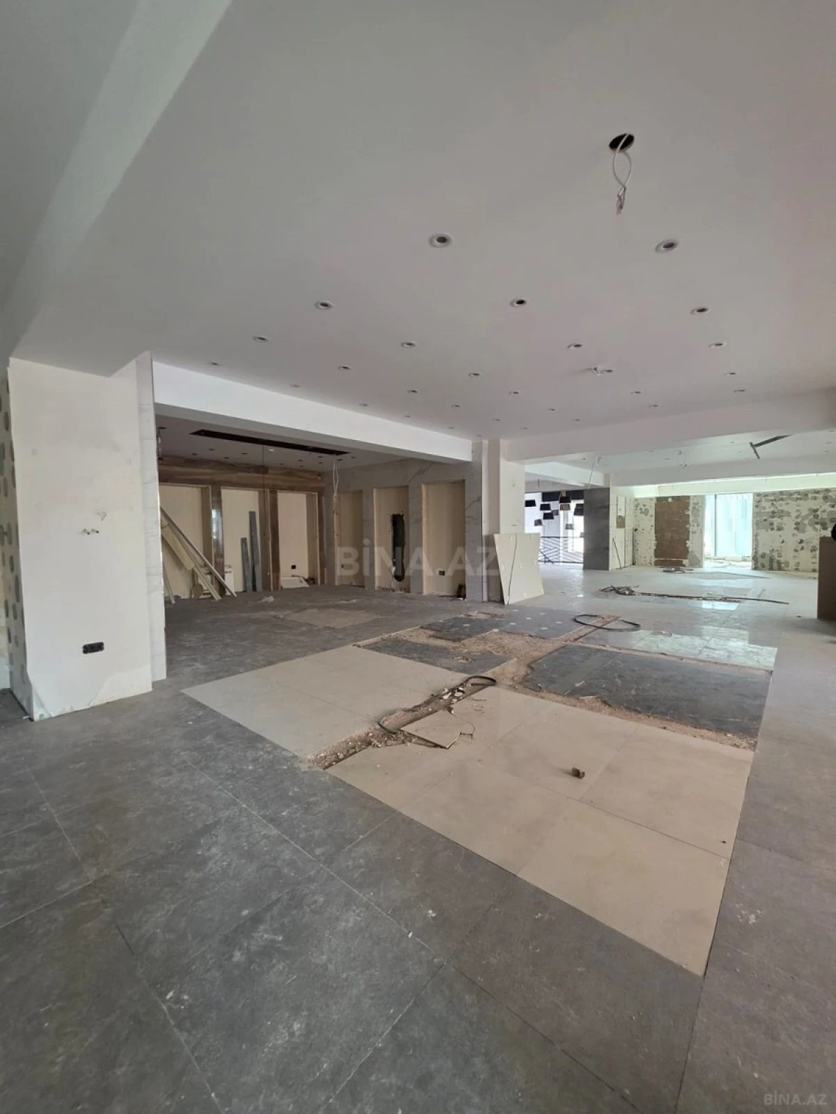 Satılır obyekt 650 m²