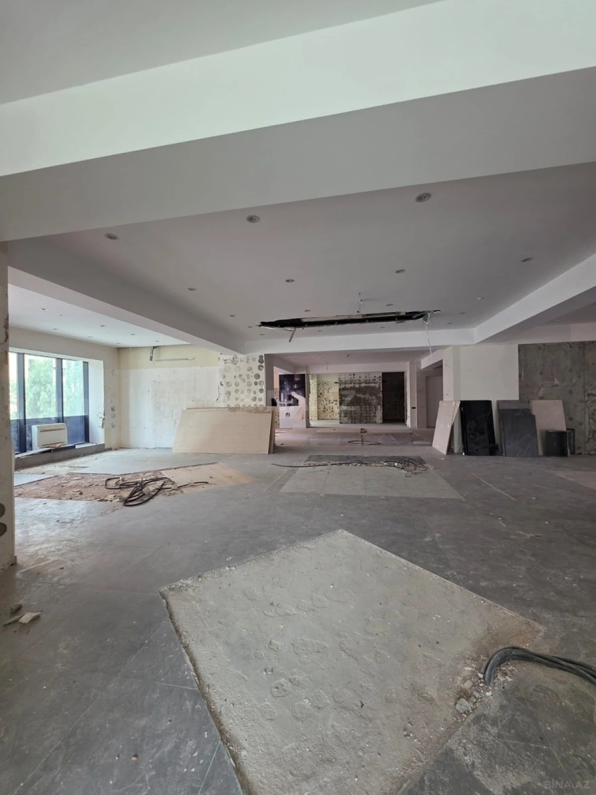 Satılır obyekt 650 m²