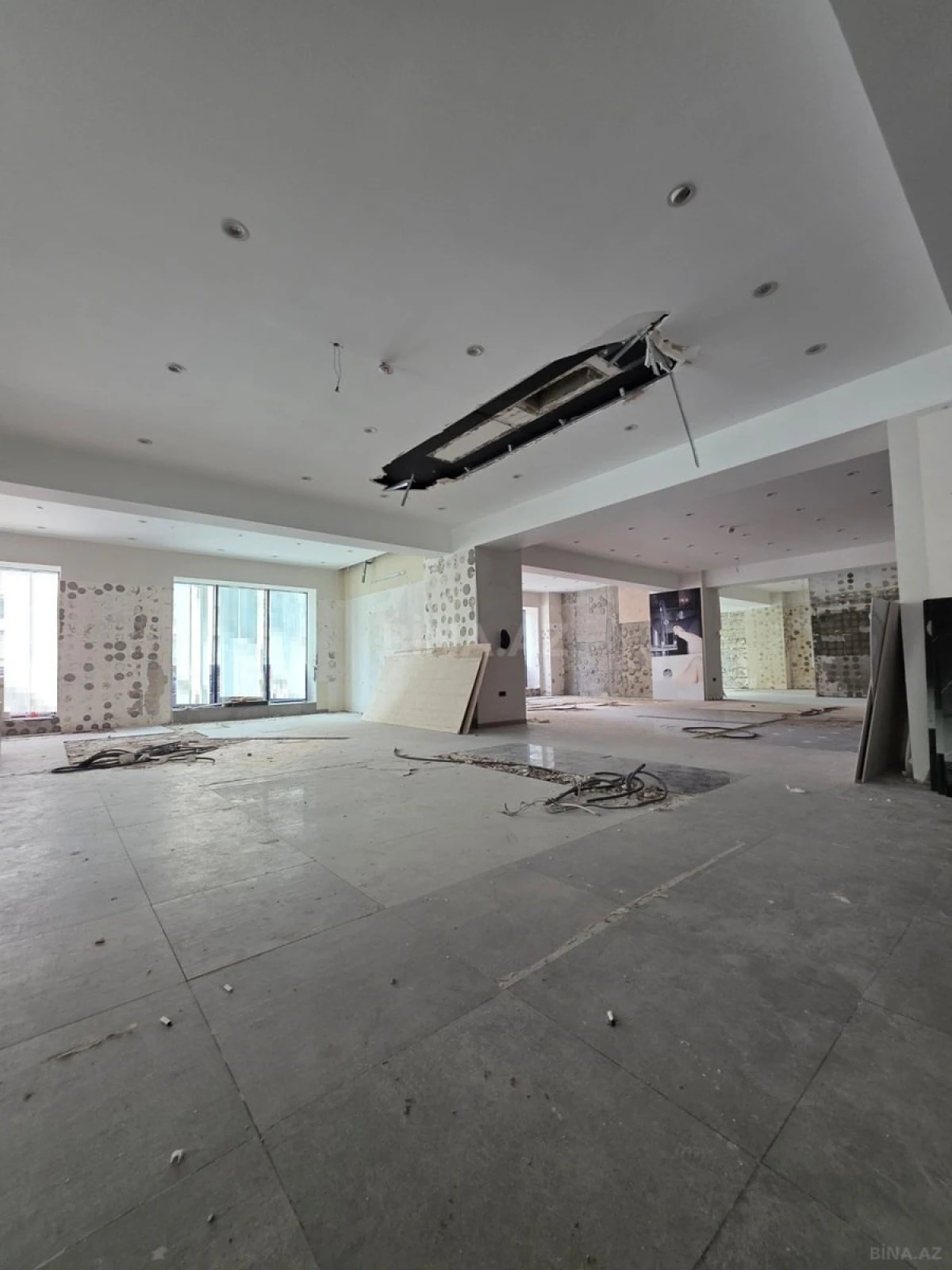 Satılır obyekt 650 m²