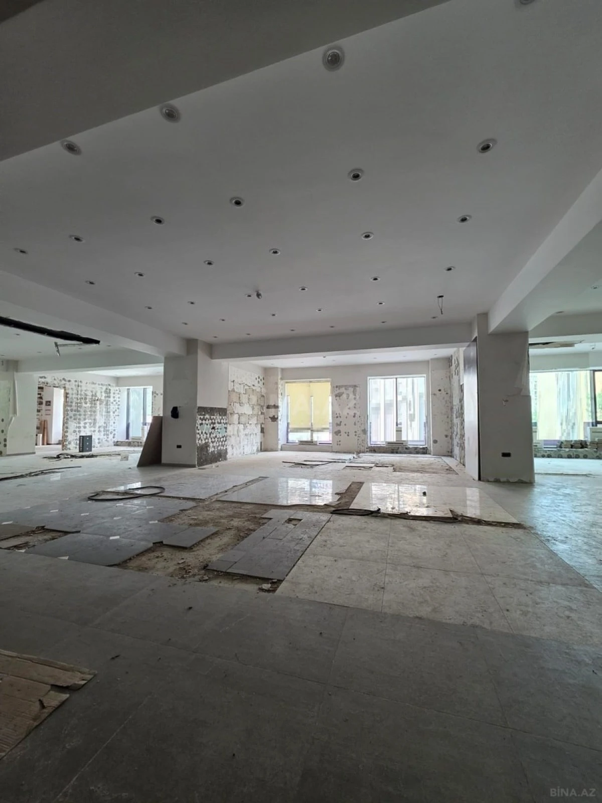 Satılır obyekt 650 m²