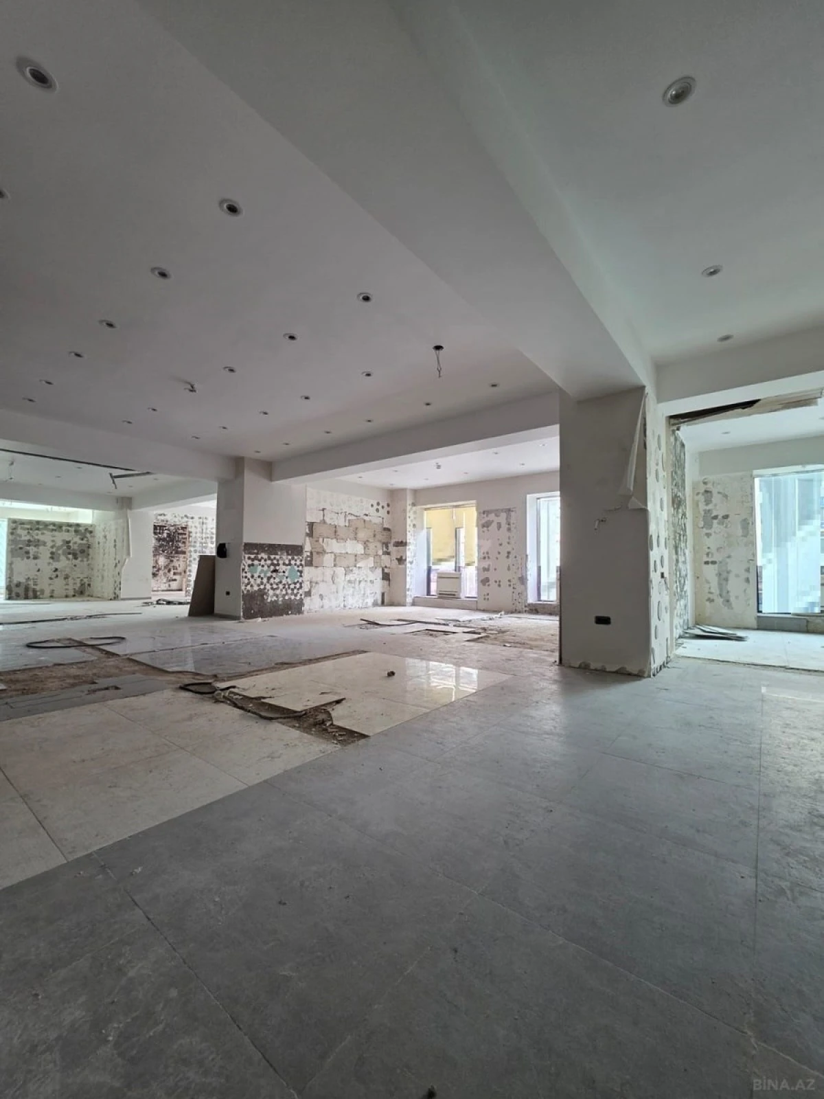 Satılır obyekt 650 m²