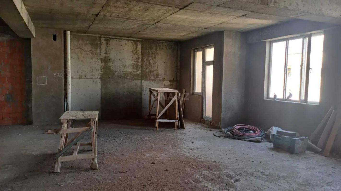 Satılır 4 otaqlı mənzil 141 m²