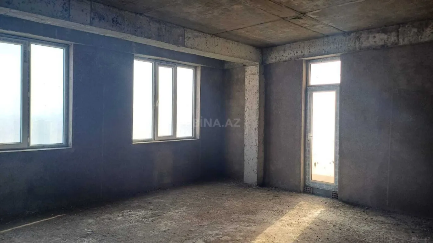 Satılır 4 otaqlı mənzil 141 m²