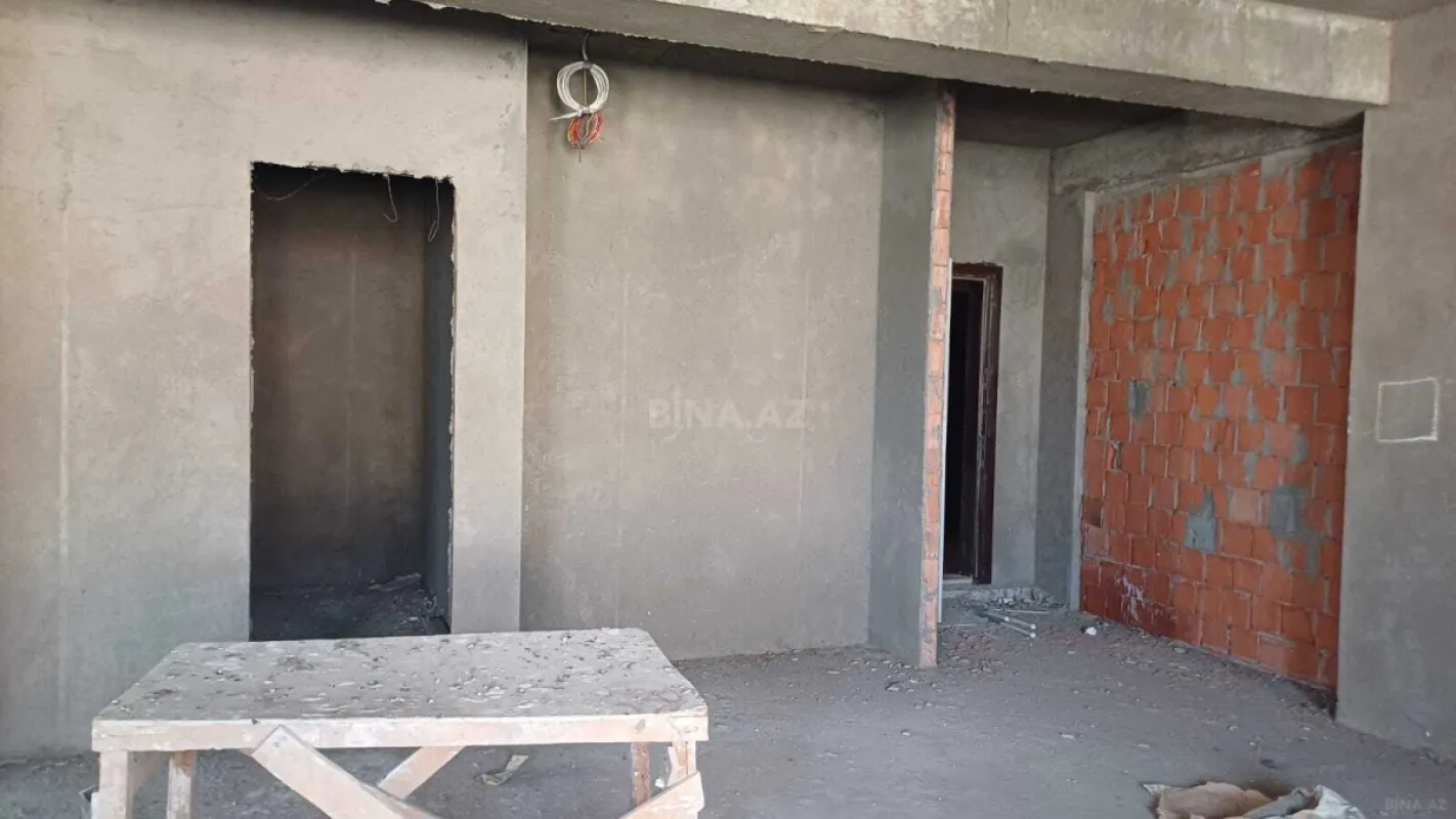 Satılır 4 otaqlı mənzil 141 m²