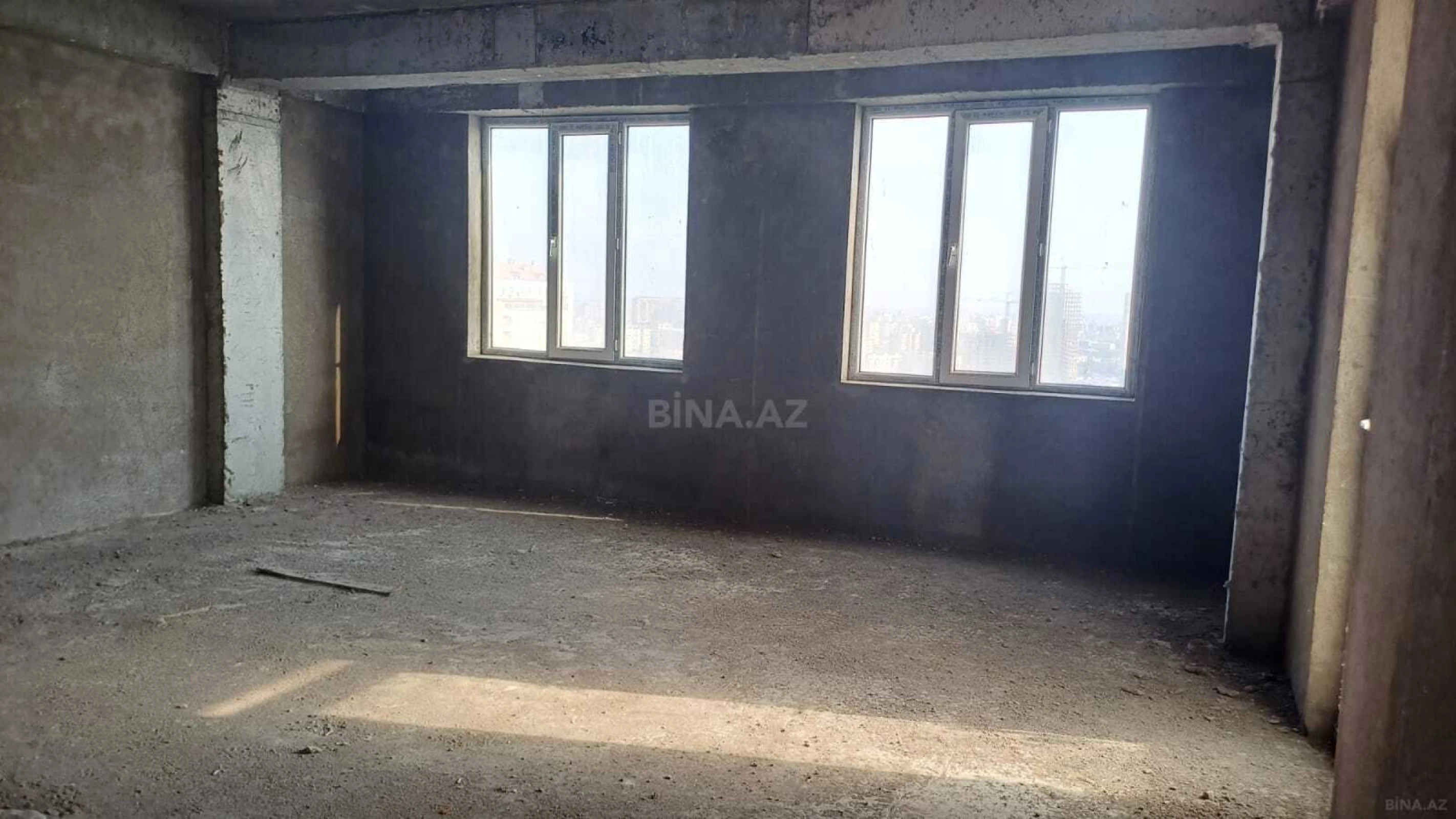Satılır 4 otaqlı mənzil 141 m²