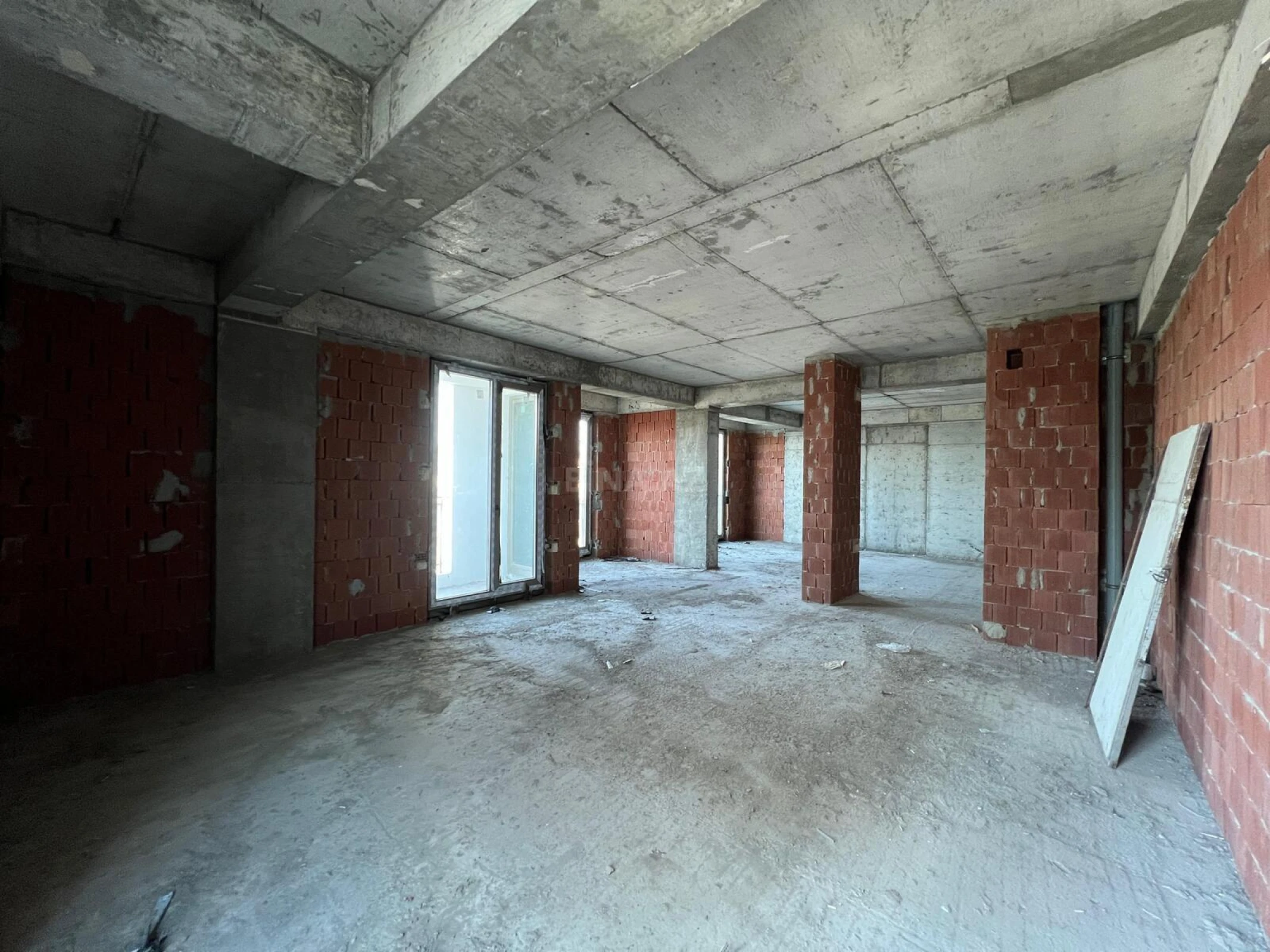 Satılır 3 otaqlı mənzil 112 m²