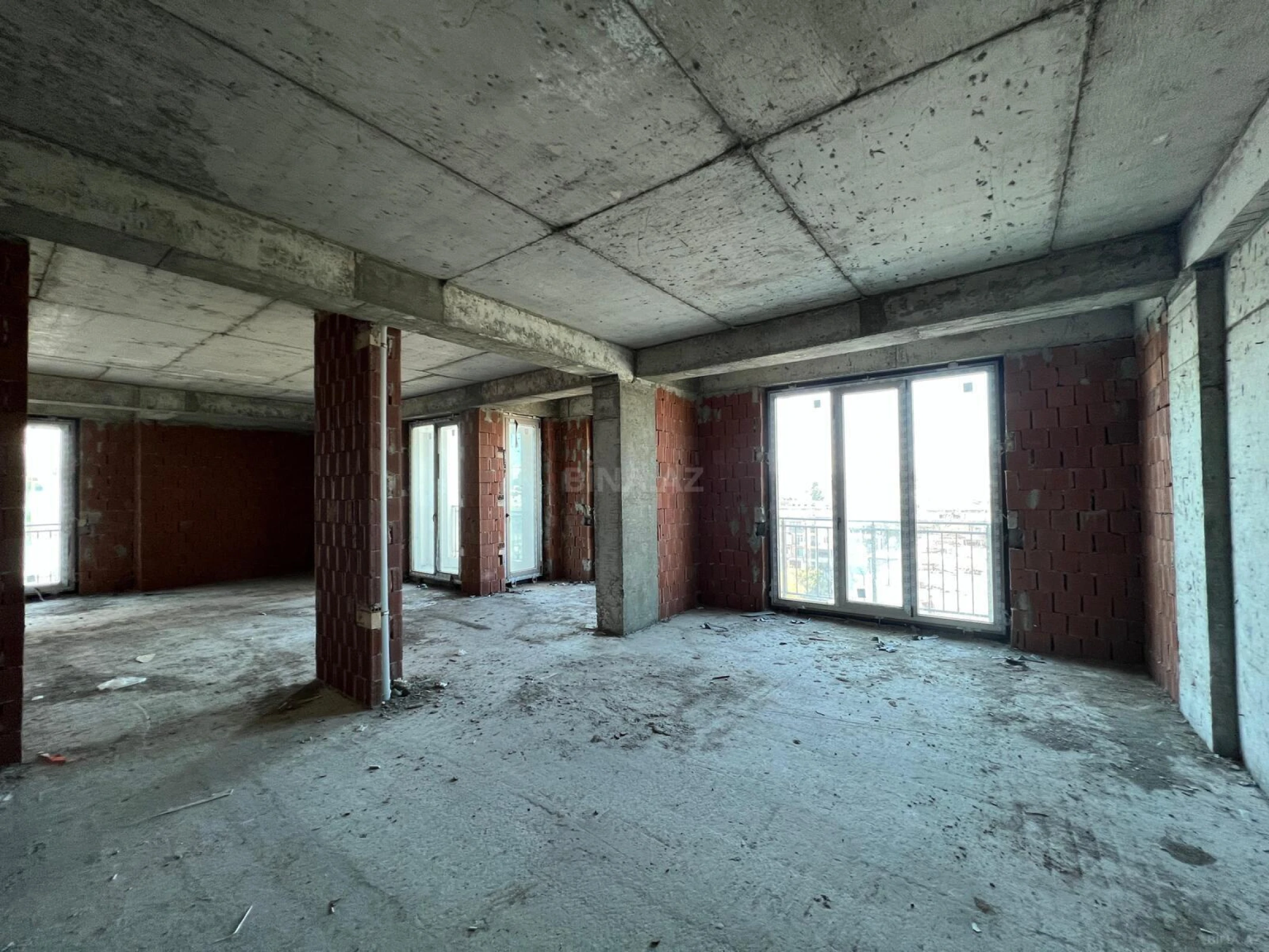 Satılır 3 otaqlı mənzil 112 m²