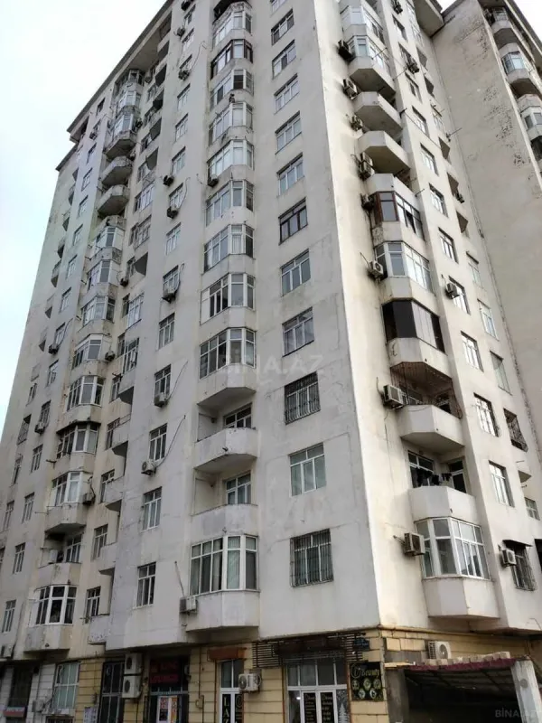 Satılır 4 otaqlı mənzil 140 m²