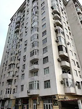 Satılır 4 otaqlı mənzil 140 m²