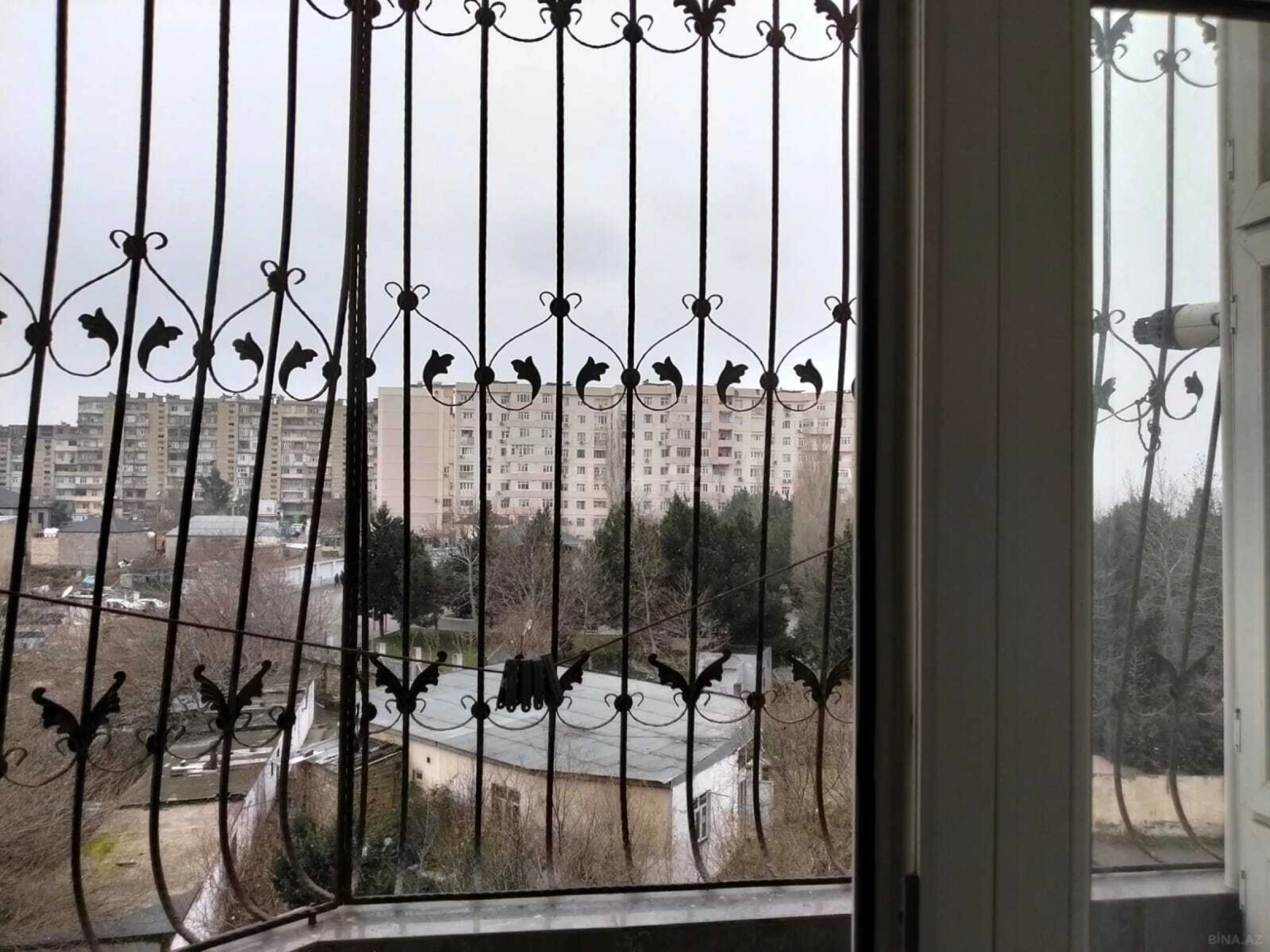 Satılır 4 otaqlı mənzil 140 m²