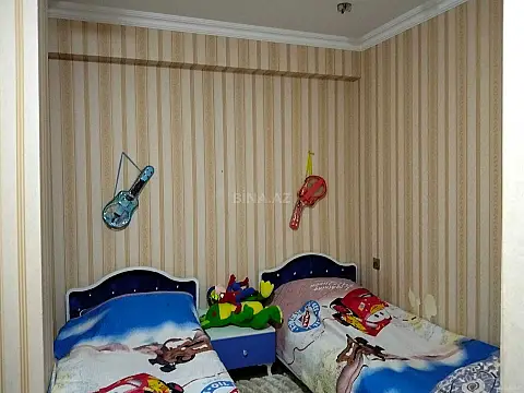 Satılır 4 otaqlı mənzil 140 m²