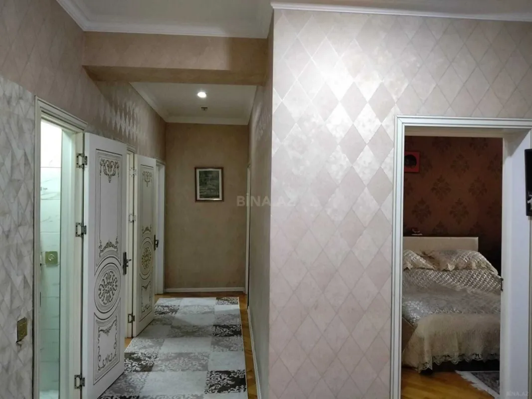 Satılır 4 otaqlı mənzil 140 m²