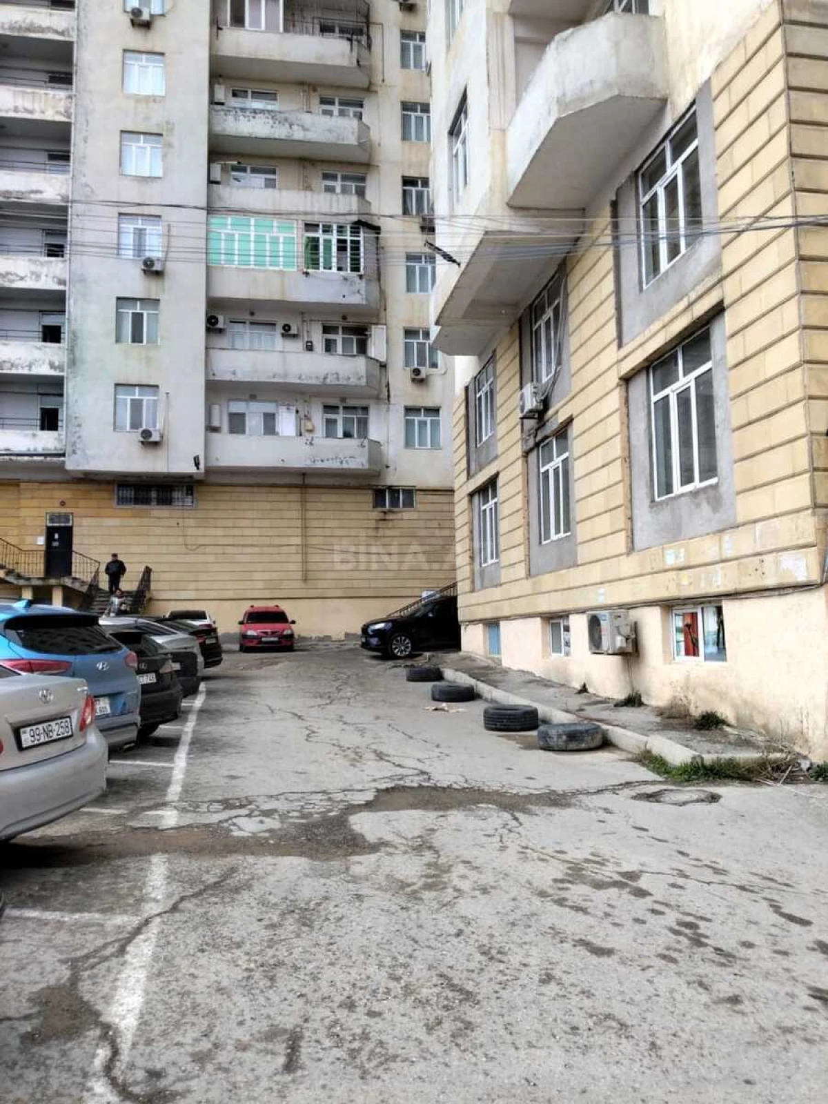 Satılır 4 otaqlı mənzil 140 m²