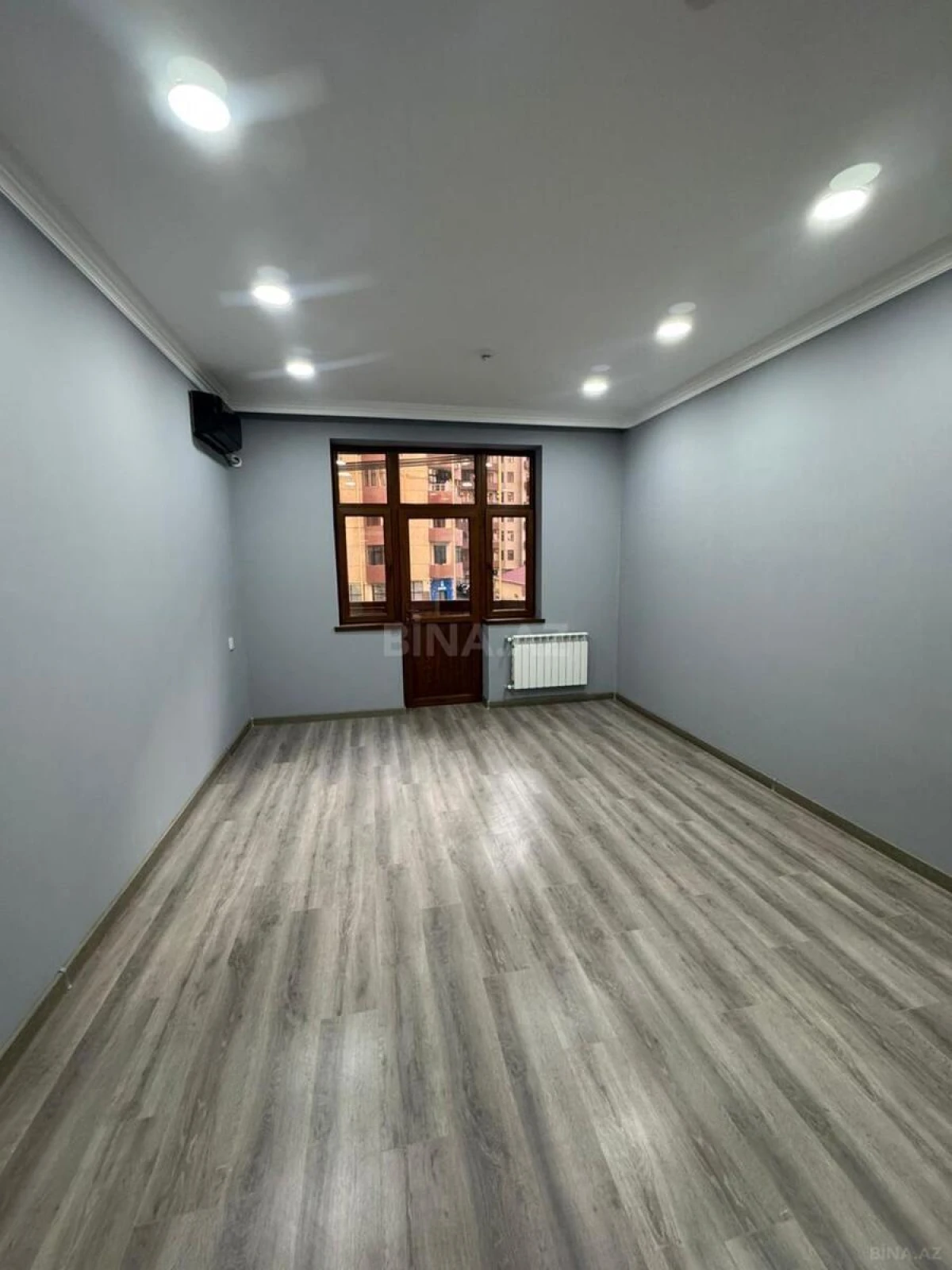 Satılır 3 otaqlı ofis 100 m²