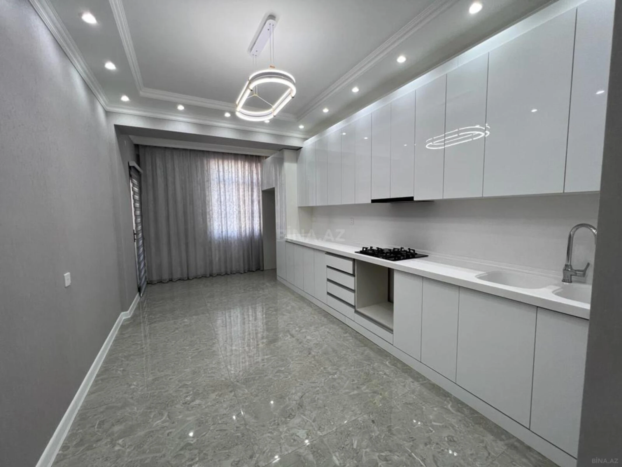 Satılır 3 otaqlı mənzil 117 m²