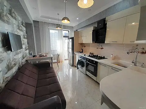 Kirayə verilir 2 otaqlı mənzil 100 m²