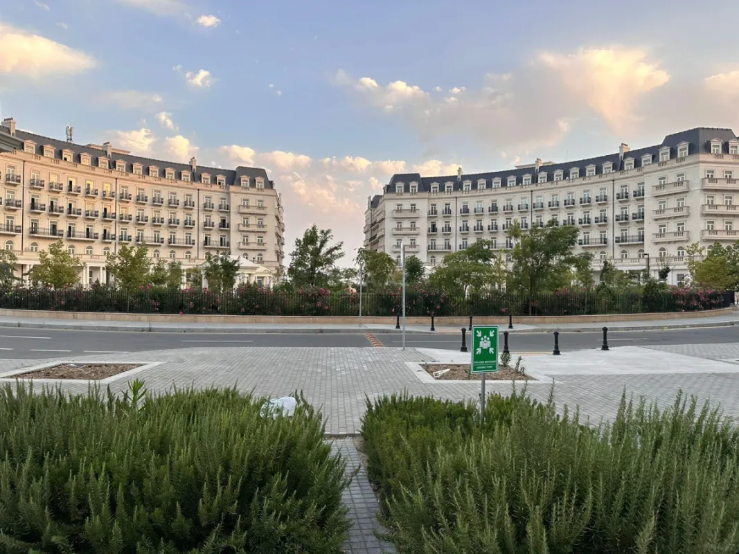 Kirayə verilir 4 otaqlı mənzil 167 m²