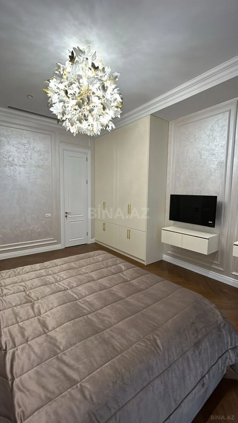 Kirayə verilir 4 otaqlı mənzil 167 m²