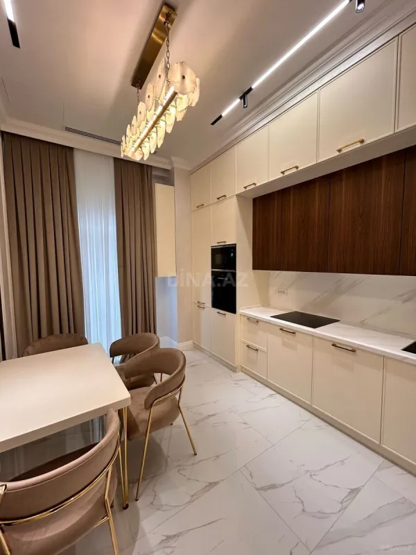 Kirayə verilir 4 otaqlı mənzil 167 m²