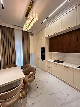 Kirayə verilir 4 otaqlı mənzil 167 m²