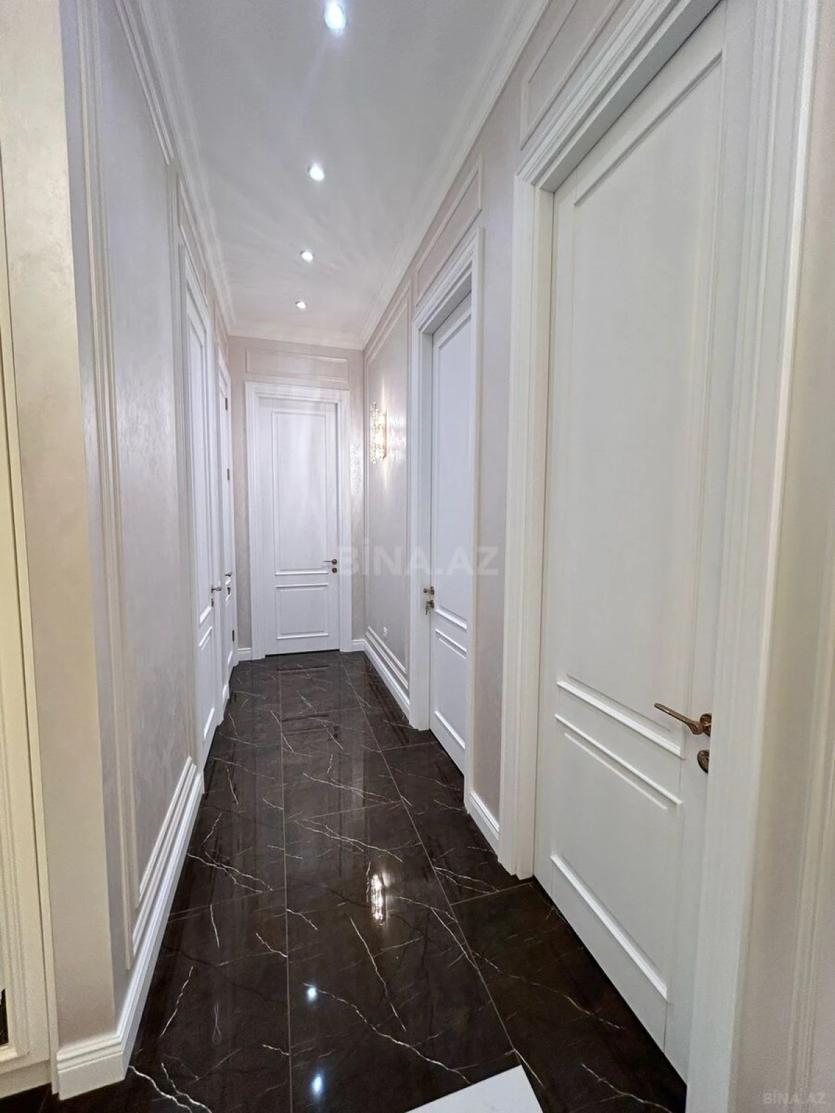 Kirayə verilir 4 otaqlı mənzil 167 m²