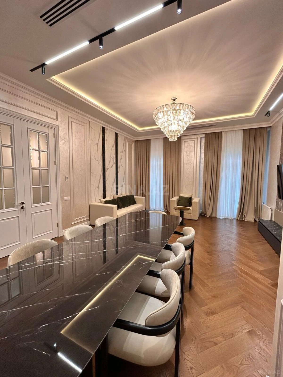 Kirayə verilir 4 otaqlı mənzil 167 m²