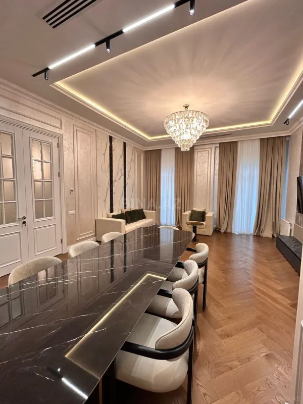 Kirayə verilir 4 otaqlı mənzil 167 m²