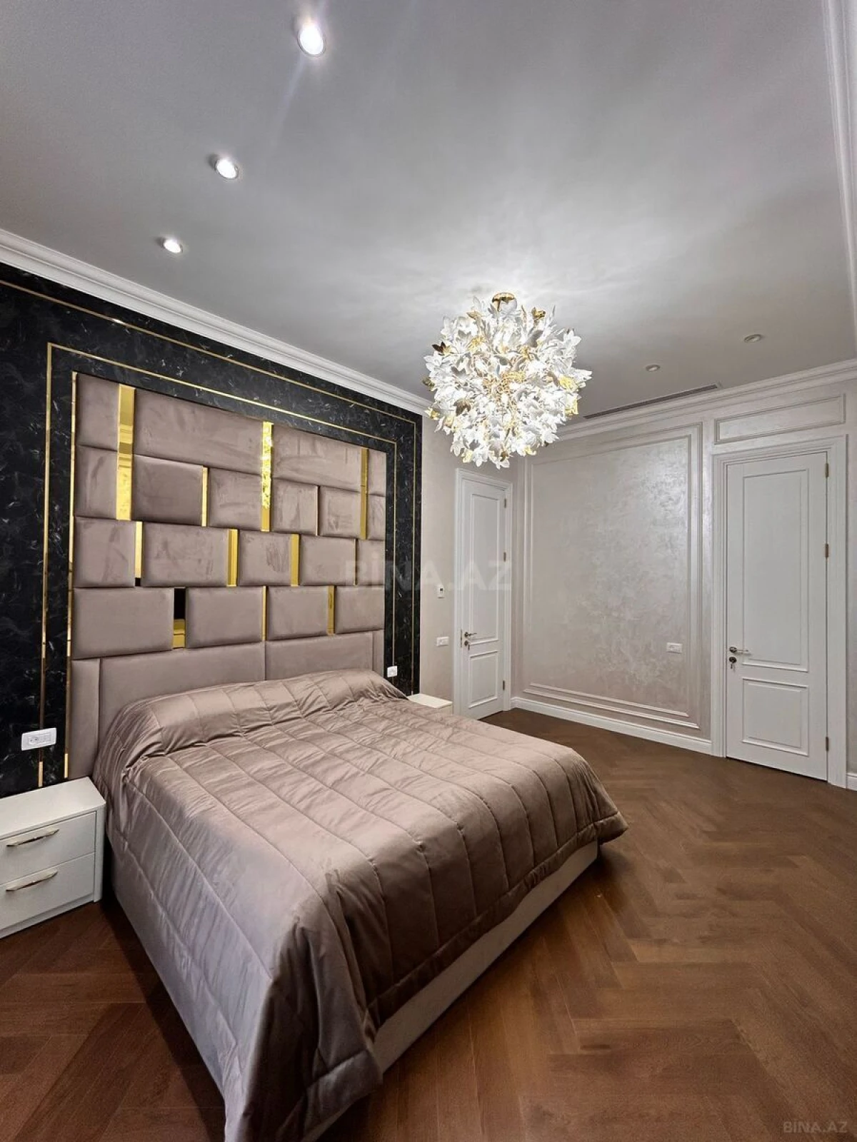 Kirayə verilir 4 otaqlı mənzil 167 m²