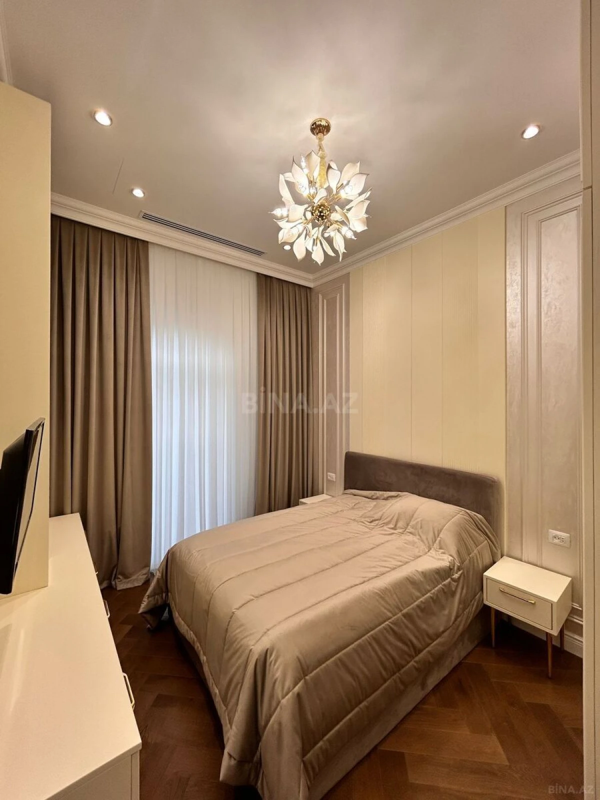 Kirayə verilir 4 otaqlı mənzil 167 m²