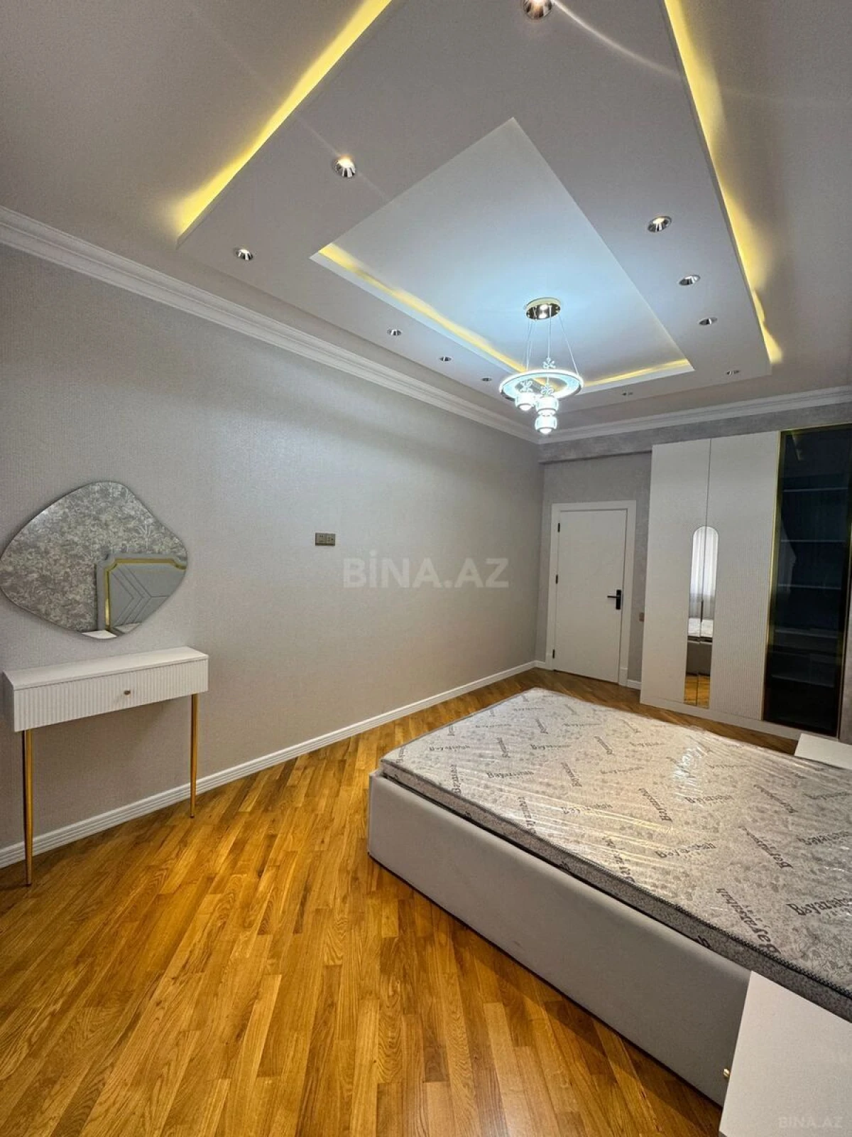 Satılır 2 otaqlı mənzil 88 m²