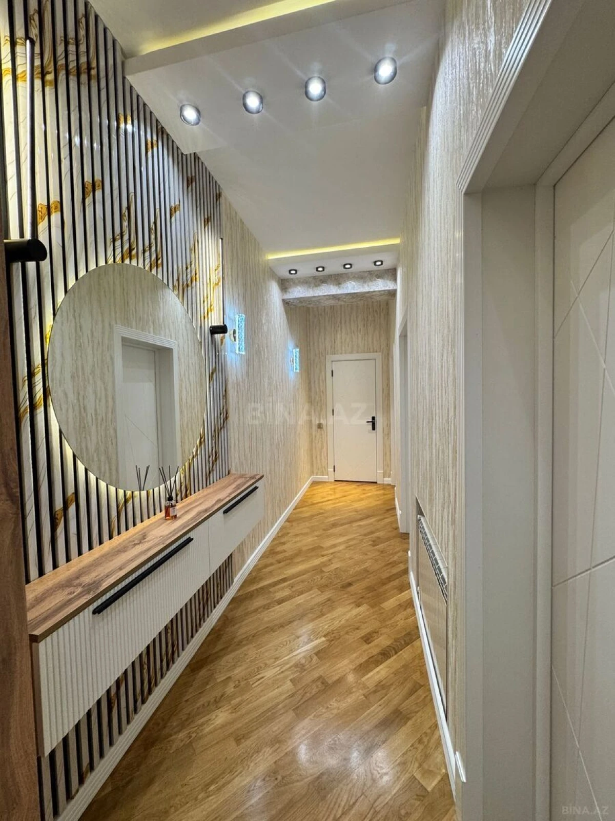 Satılır 2 otaqlı mənzil 88 m²