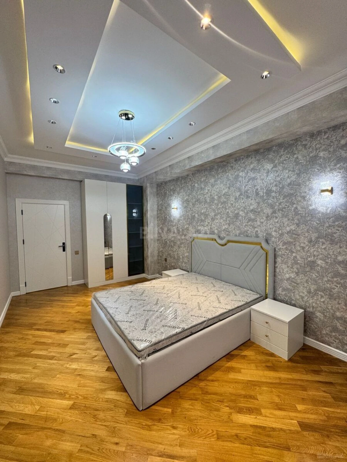 Satılır 2 otaqlı mənzil 88 m²