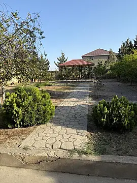 Satılır 8 otaqlı həyət evi 400 m²