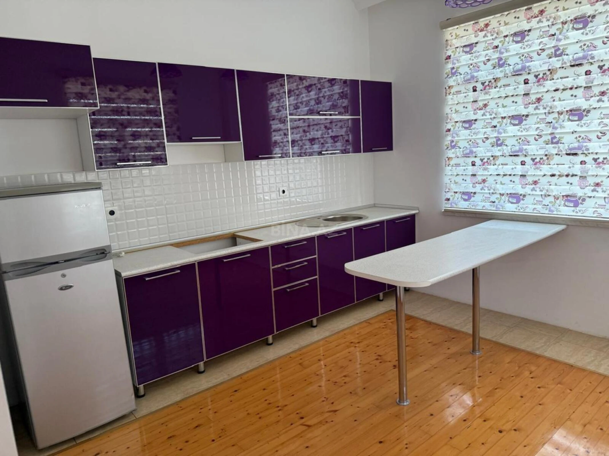 Satılır 8 otaqlı həyət evi 400 m²