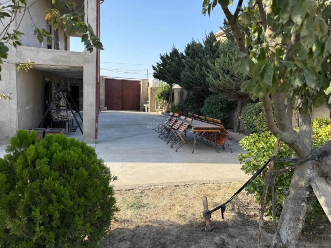 Satılır 8 otaqlı həyət evi 400 m²