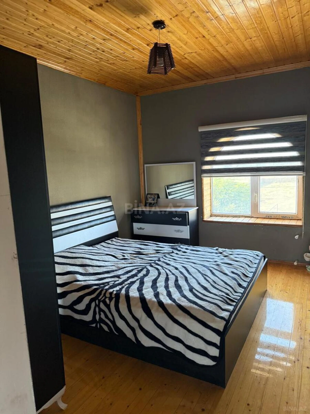 Satılır 8 otaqlı həyət evi 400 m²