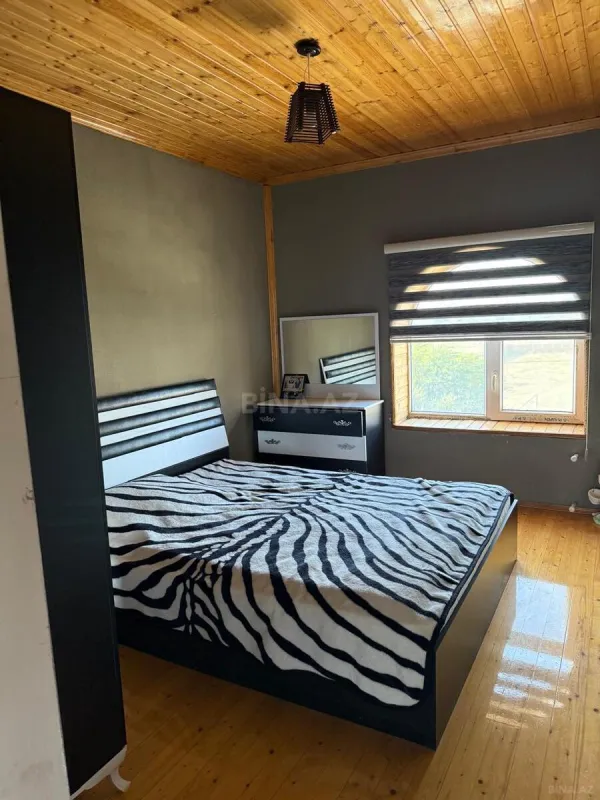 Satılır 8 otaqlı həyət evi 400 m²