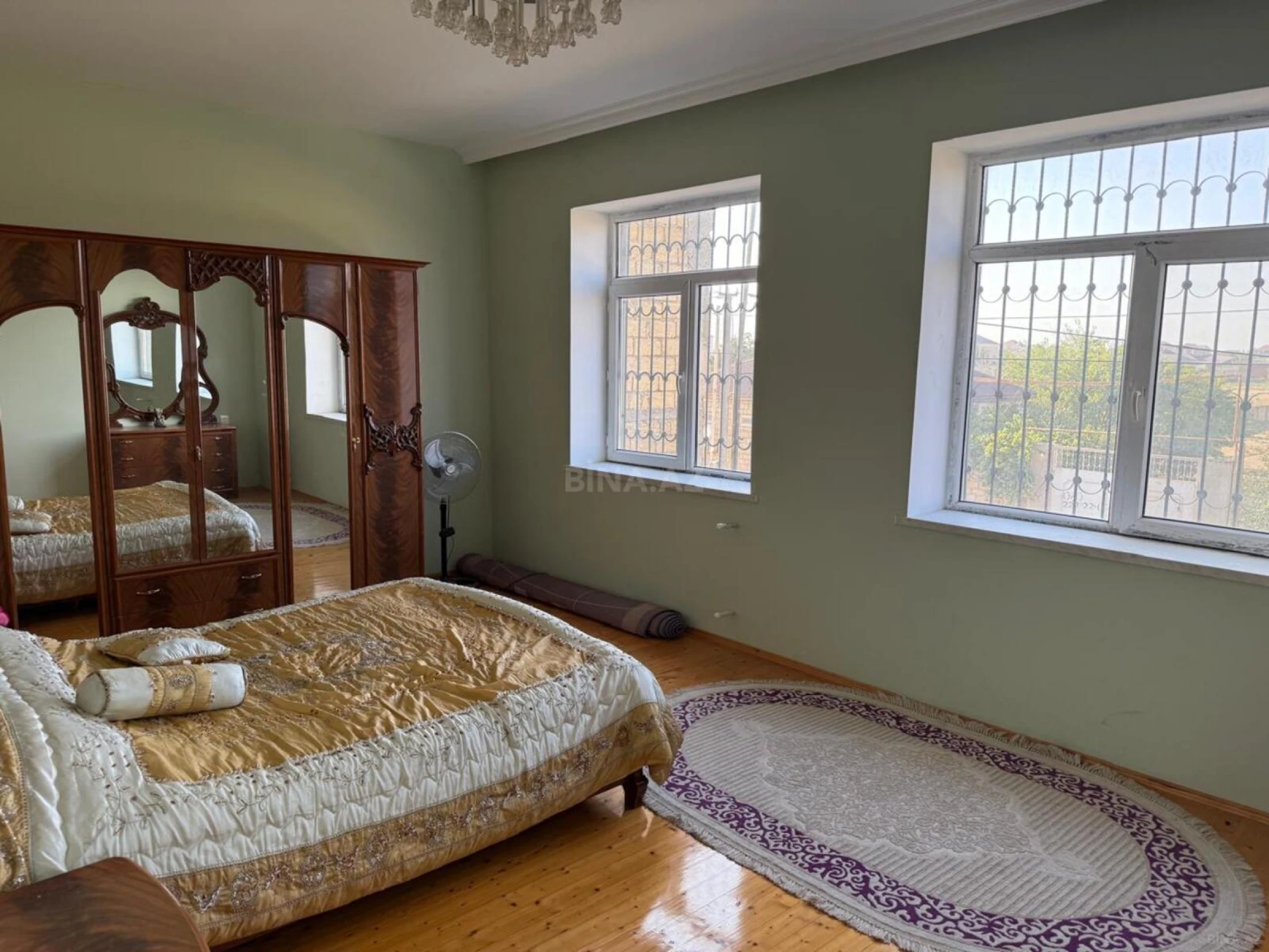 Satılır 8 otaqlı həyət evi 400 m²