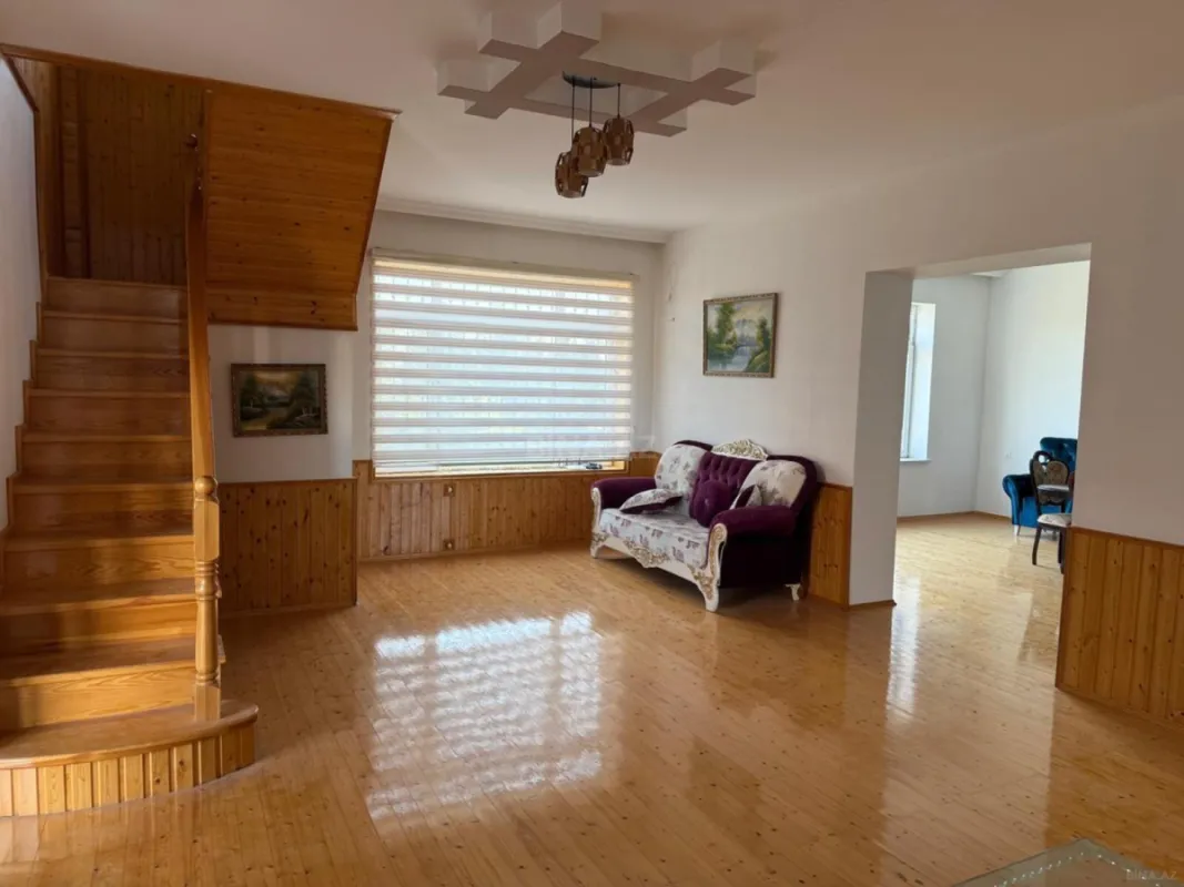 Satılır 8 otaqlı həyət evi 400 m²