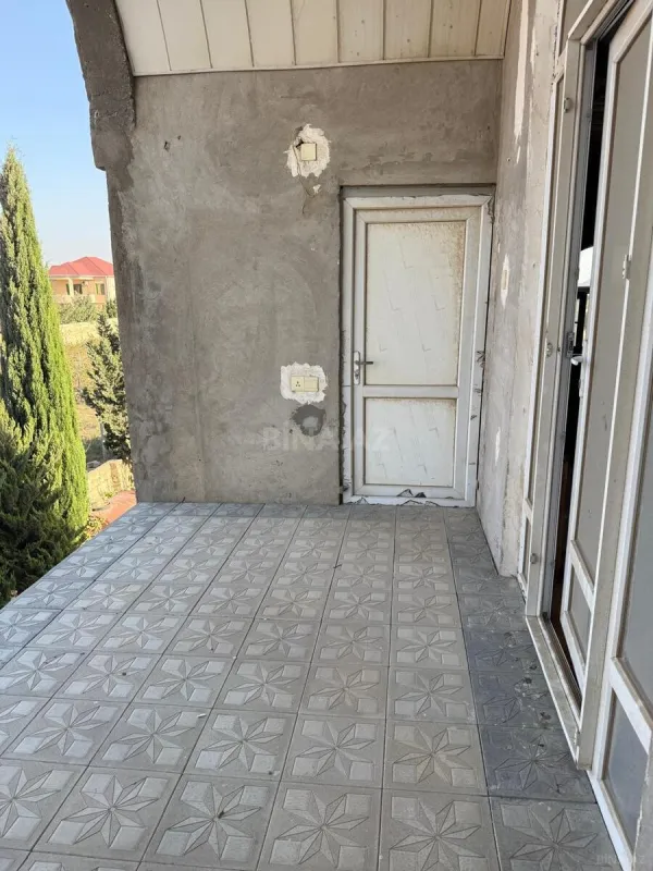 Satılır 8 otaqlı həyət evi 400 m²