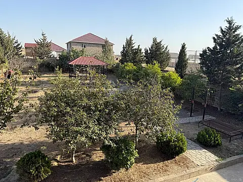 Satılır 8 otaqlı həyət evi 400 m²
