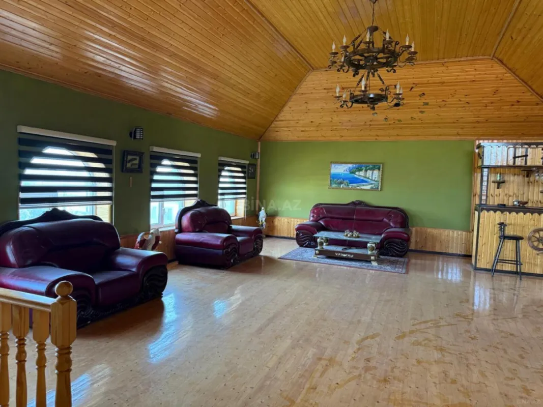 Satılır 8 otaqlı həyət evi 400 m²