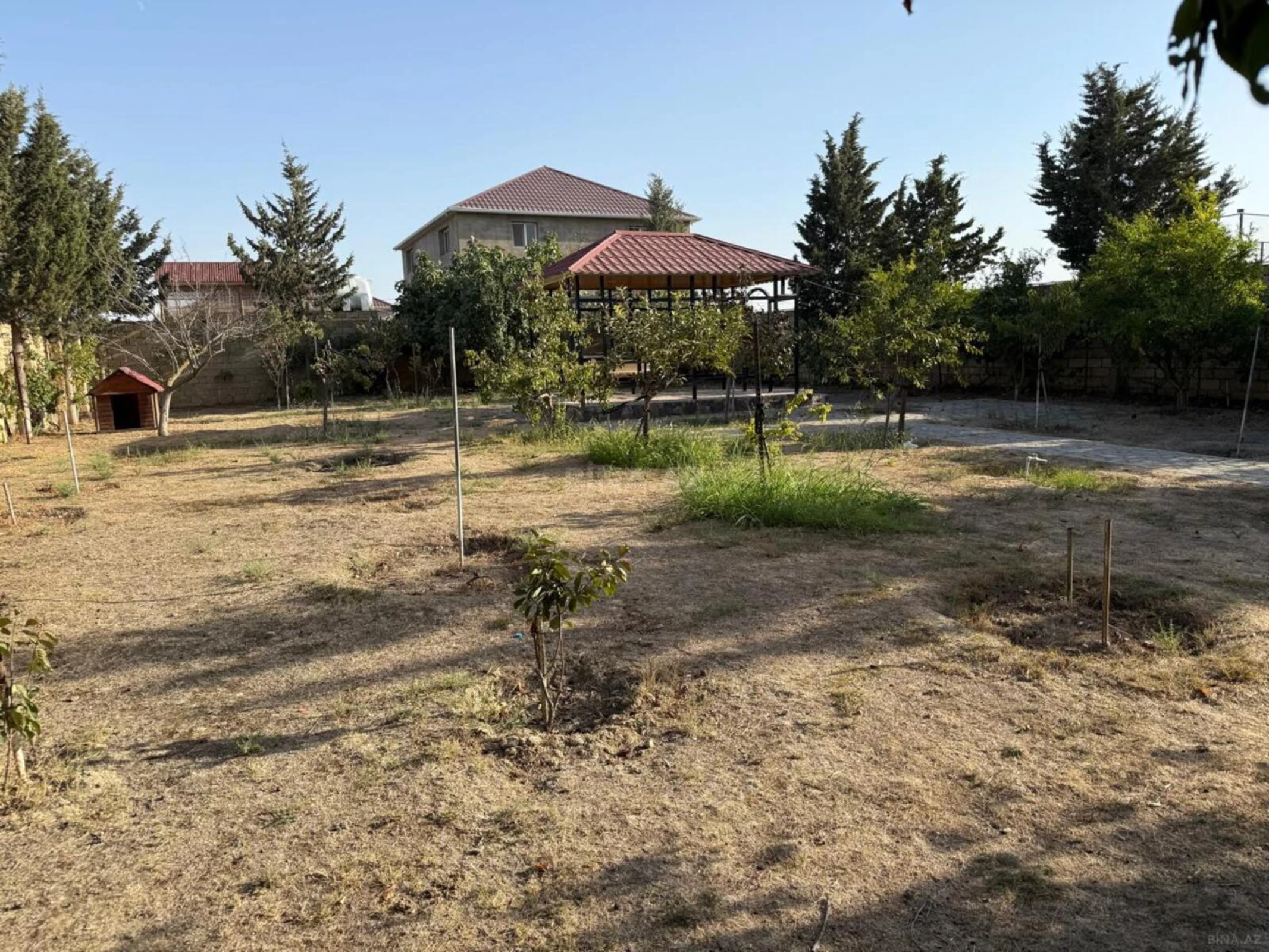 Satılır 8 otaqlı həyət evi 400 m²