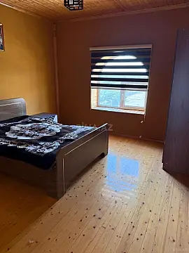 Satılır 8 otaqlı həyət evi 400 m²