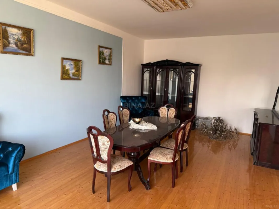 Satılır 8 otaqlı həyət evi 400 m²
