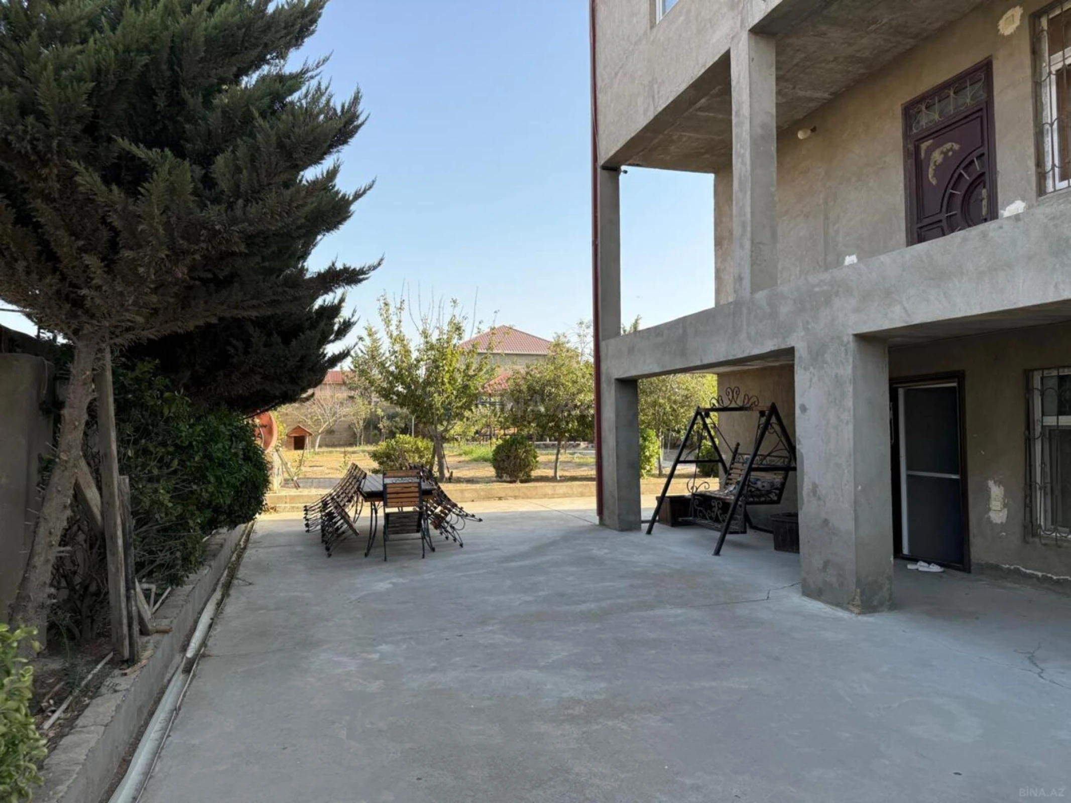 Satılır 8 otaqlı həyət evi 400 m²