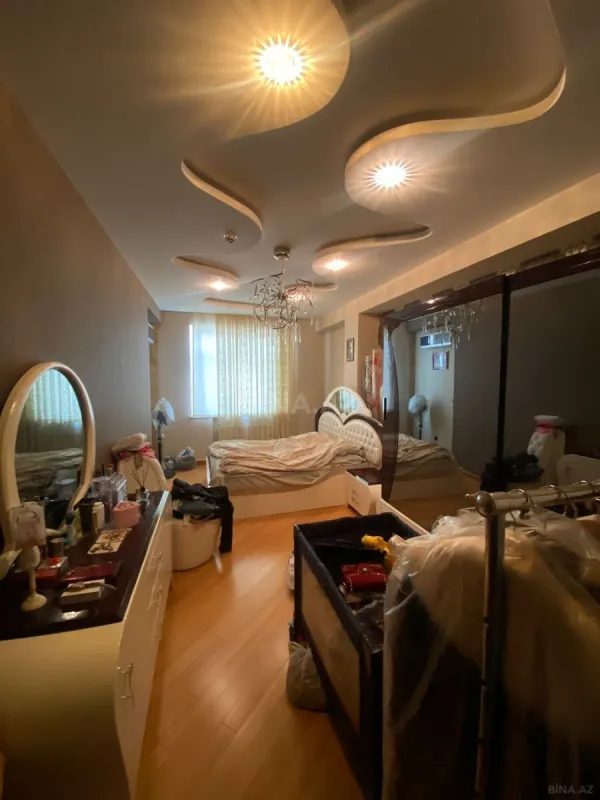 Satılır 3 otaqlı mənzil 105 m²