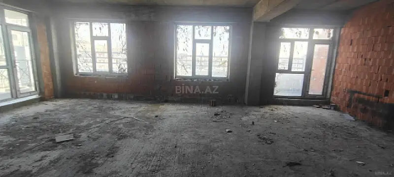 Satılır 4 otaqlı mənzil 145 m²